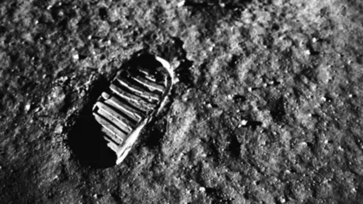 Only 5 Moon Explorers Remain as Space Race Heats Up Again - Image 2
