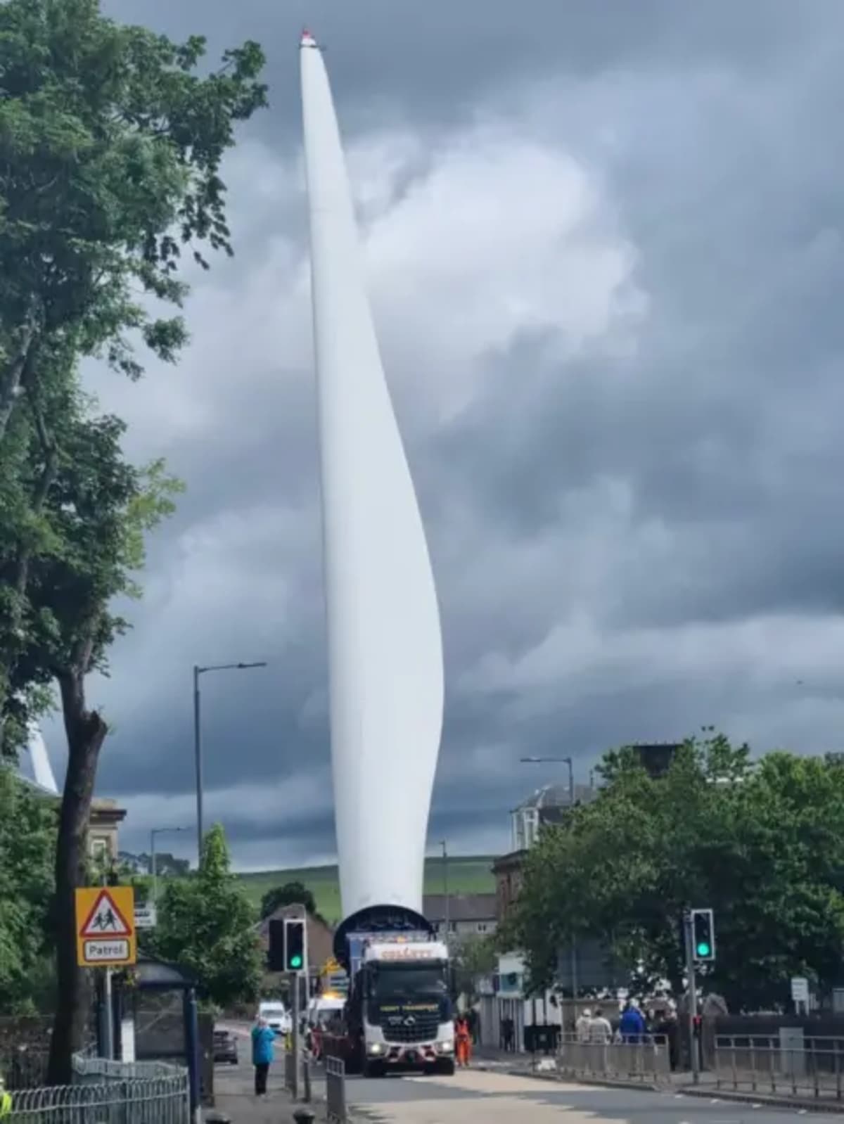 Scotland Delivers Two Giant Turbine Blades in One Convoy - Image 3