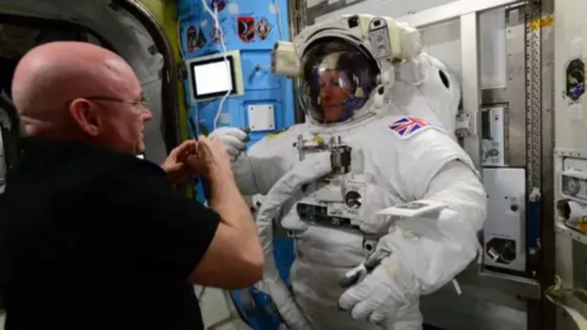 Astronaut Tim Peake Opens Scout Hut Where His Dream Began - Image 3
