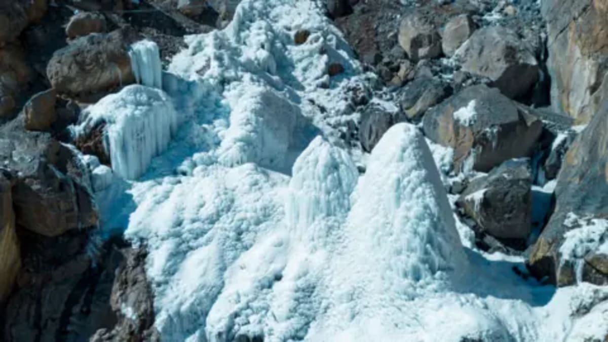 Ice Pyramids Bring Water Back to Himalayan Farms - Image 4