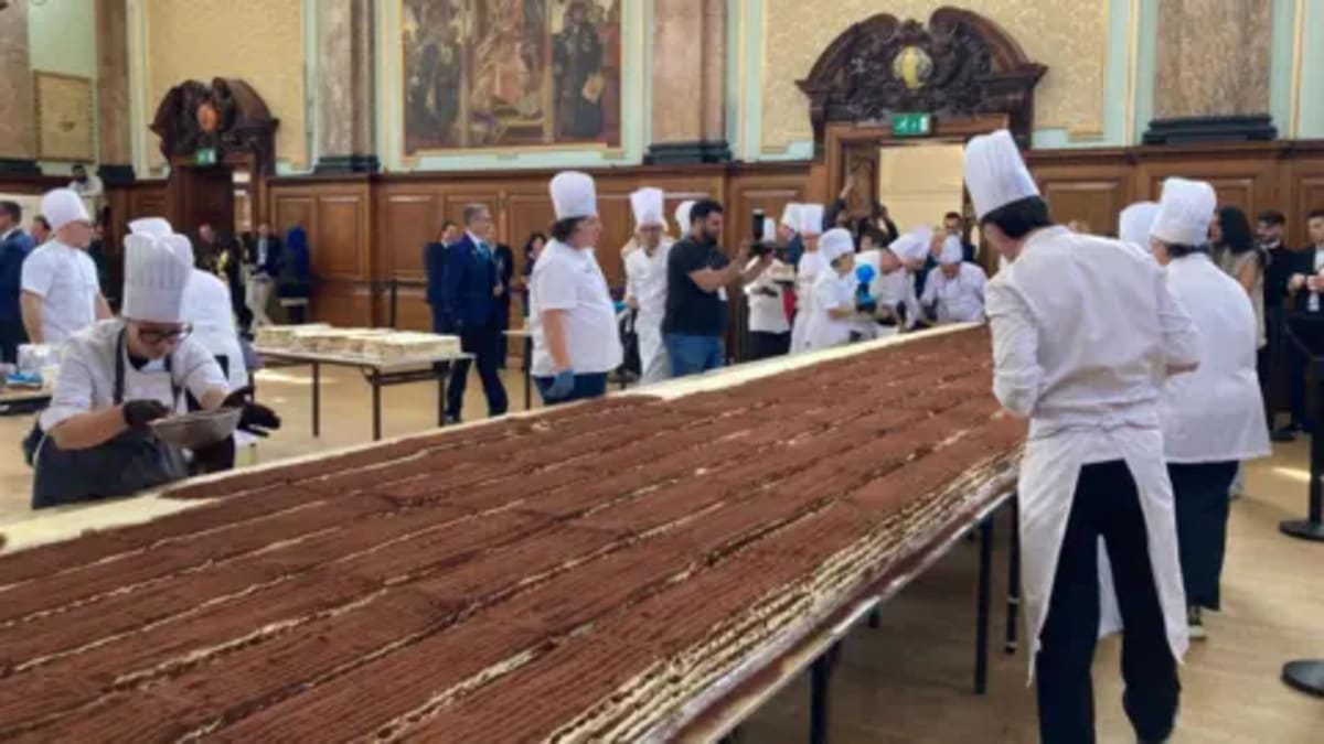 100 Italian Chefs Break Tiramisu Record in London - Image 2