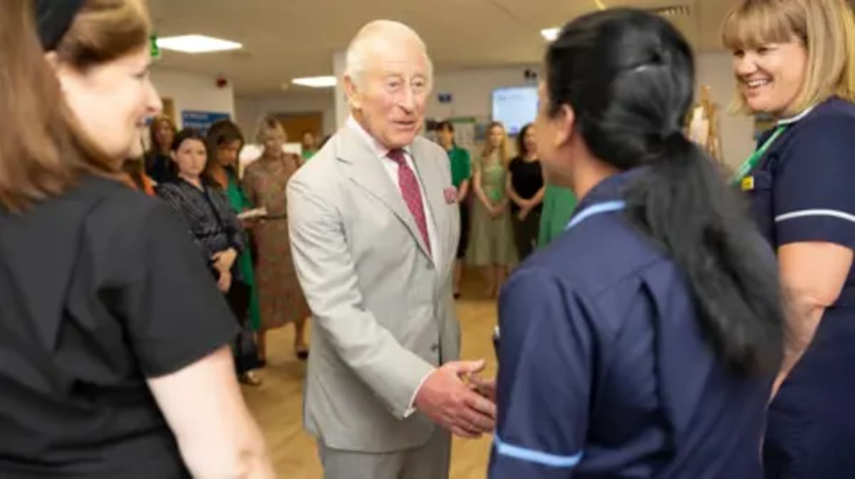 King Charles Bonds With Cancer Patients at New York Centre - Image 2