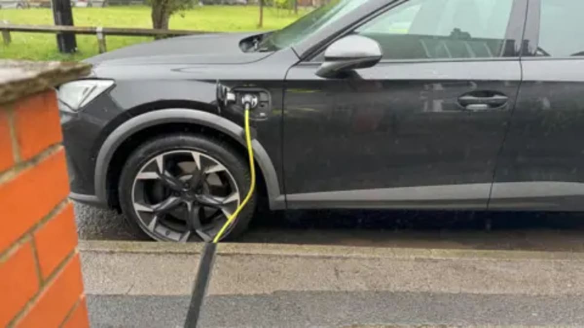 Bradford Installs 'Zip-Up' EV Chargers for Terraced Streets - Image 3