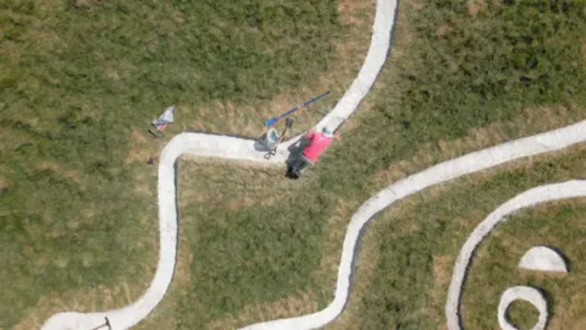 UK's Cerne Abbas Giant Gets Makeover to Fight Weather - Image 5