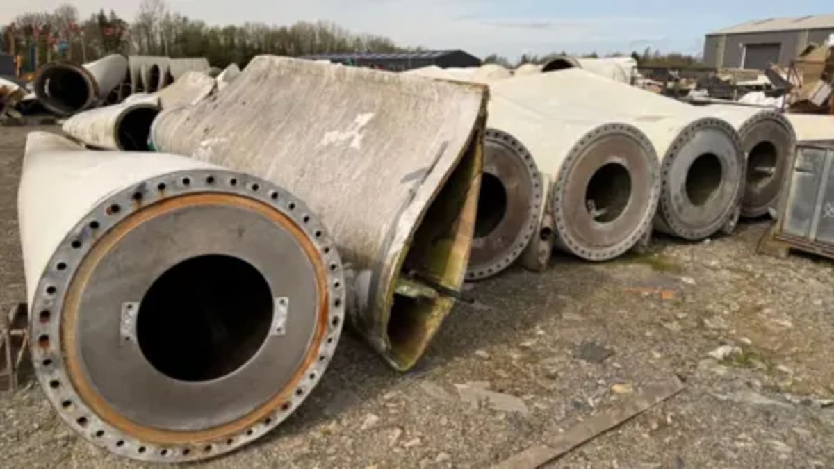 Old Wind Turbines Become Fence Posts in Ireland - Image 3