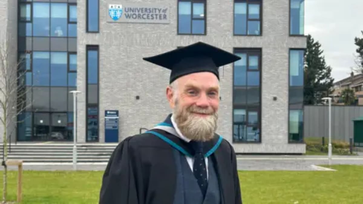 Worcester Runner Chases World Record in Graduation Gown - Image 2