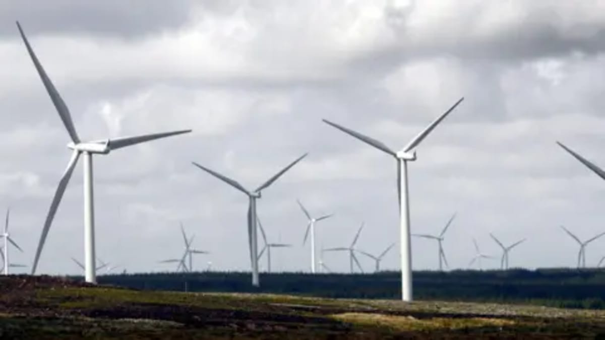 UK's Largest Wind Farm Doubles Power With Fewer Turbines - Image 2