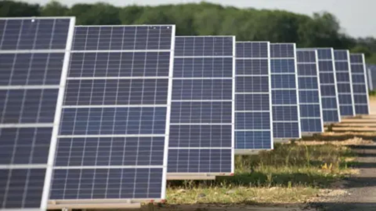 English Village Pub Eyes Wind Turbine to Power Community - Image 4