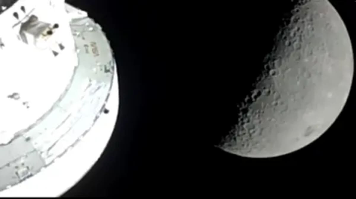 NASA Crew Travels Farther From Earth Than Any Humans Ever - Image 2