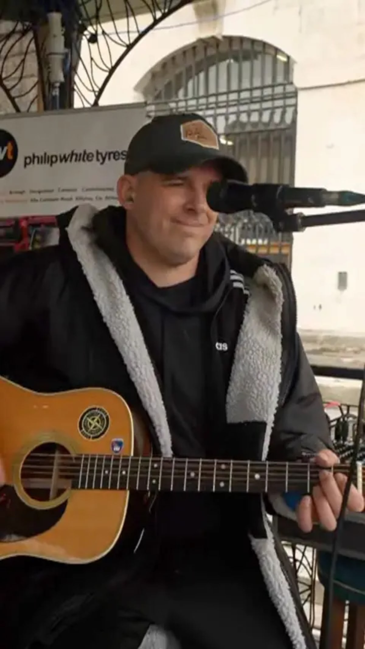 Mexico City Breaks Record with 13,000-Person Soccer Session - Image 5