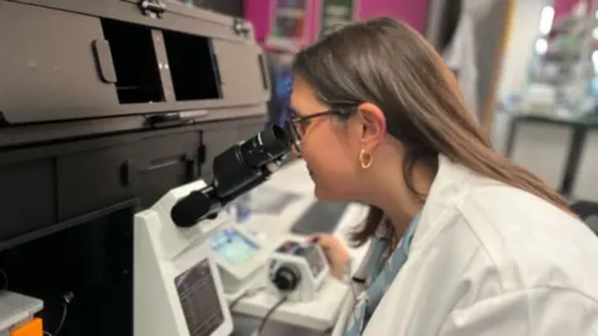 UK Lab Gets Nobel-Winning Microscope for Bowel Disease Cure - Image 2