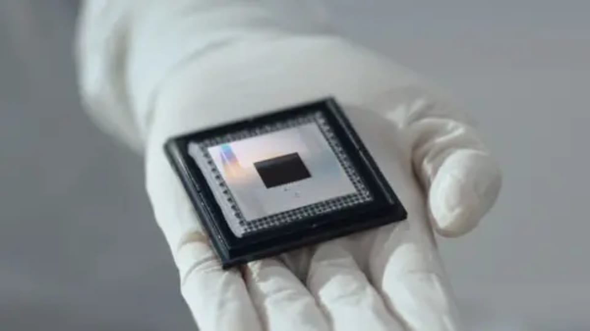 King's College Wins Access to Google's Willow Quantum Chip - Image 2