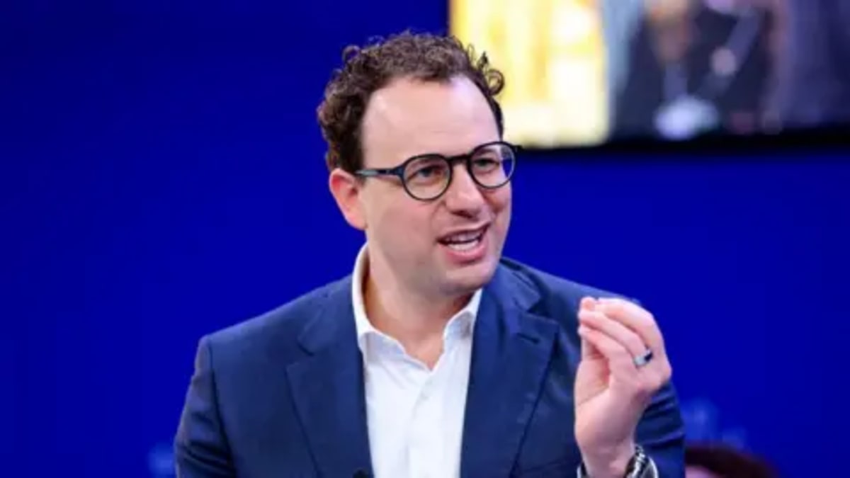 AI Leaders Unite: Calling for Safer Development Timeline - Image 2