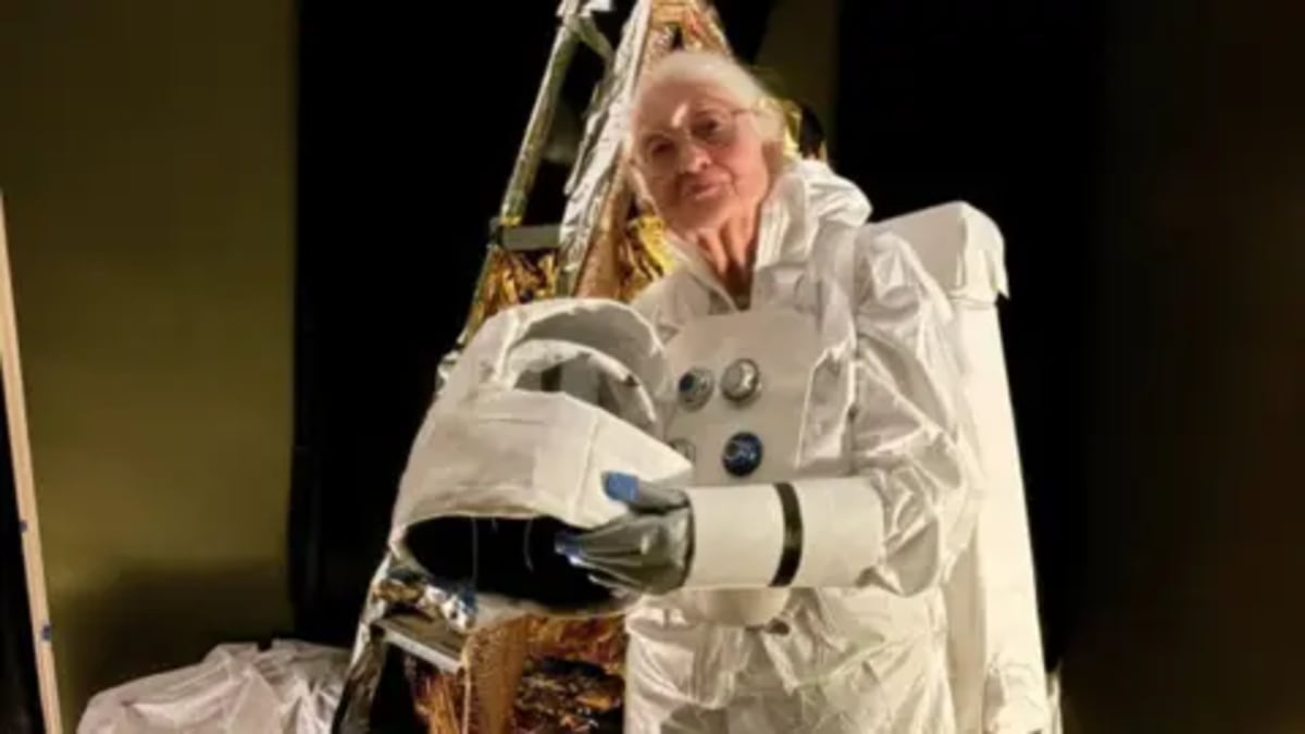 Belfast Artist Gets 44 Women to Walk on the Moon at Home - Image 2