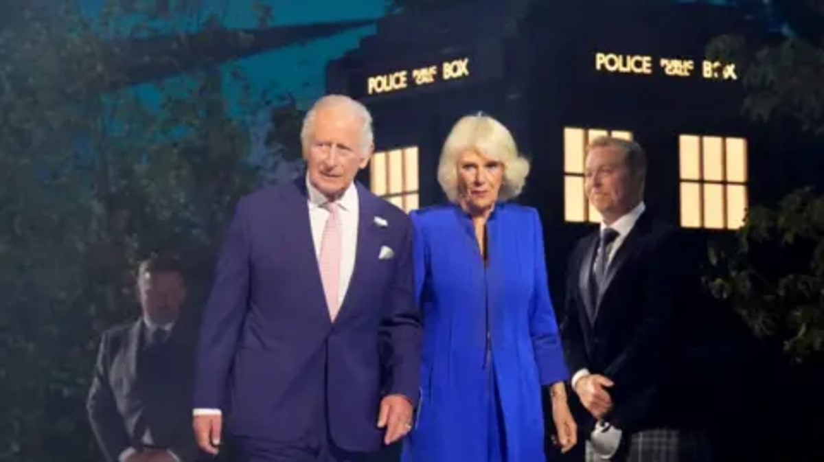 King Charles Emerges From Tardis at Glasgow Games - Image 2