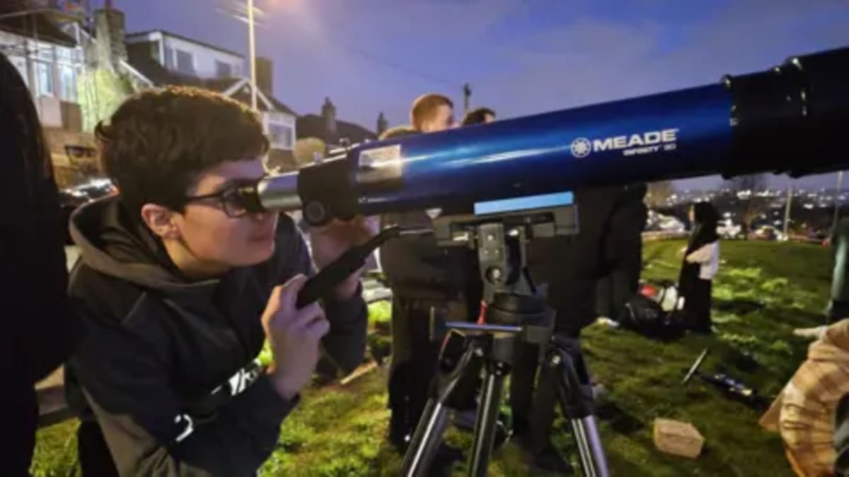 UK Muslims Pass Moon Spotting Tradition to Next Generation - Image 2
