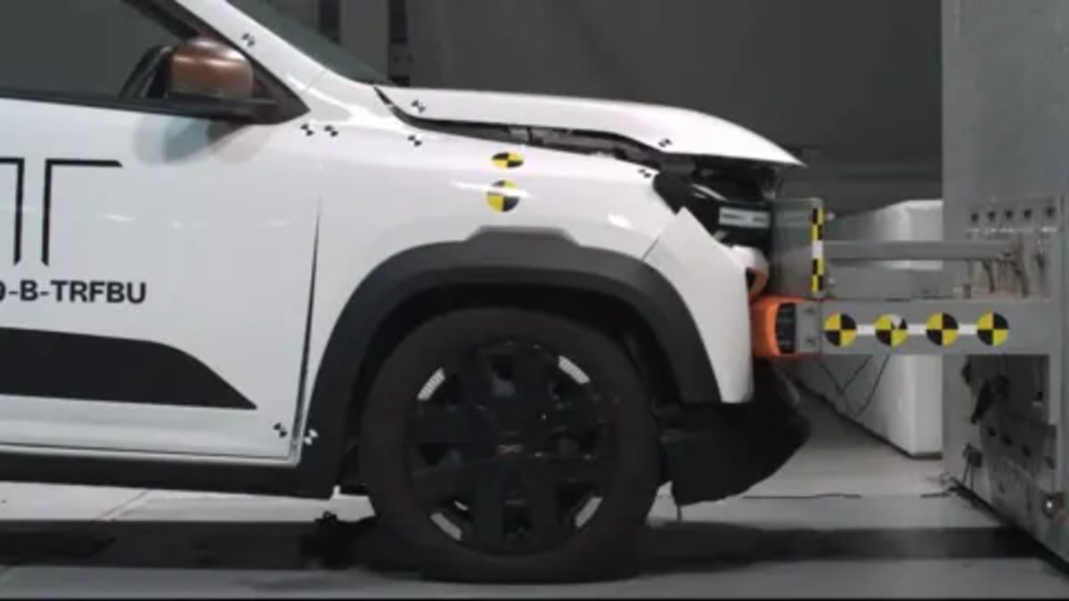 Electric Car Insurance Costs Drop as Repairs Get Easier - Image 2