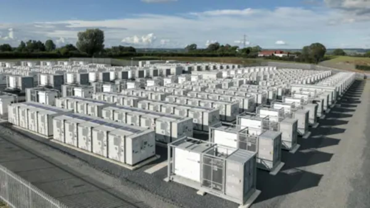 UK Plans One of Its Largest Wind Energy Battery Sites - Image 2