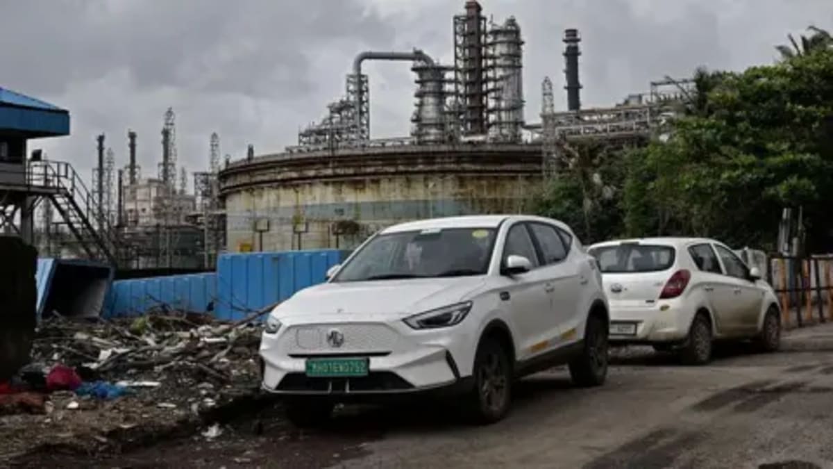 India's Electric Car Sales Jump 25% As Drivers Ditch Gas - Image 2
