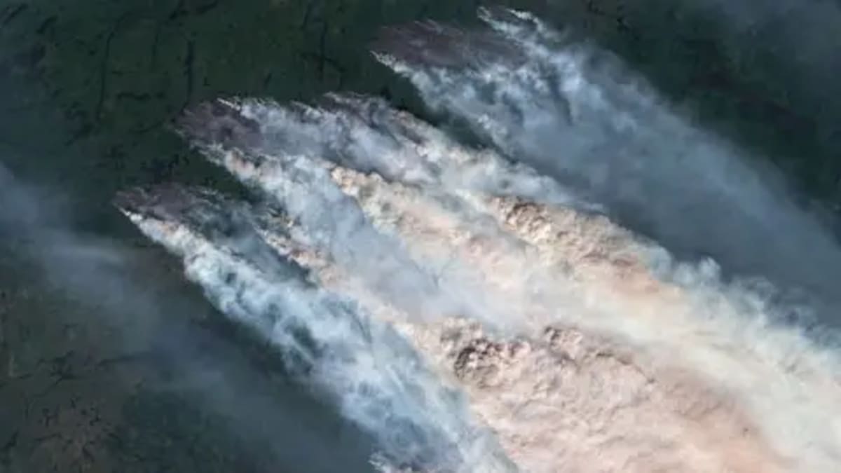 Canadians Train Neighbors to Fight Wildfires Themselves - Image 3
