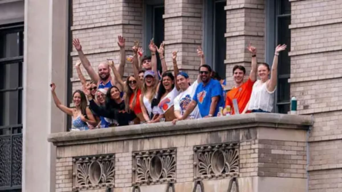 NYC United: Knicks Victory Parade Draws Thousands - Image 4