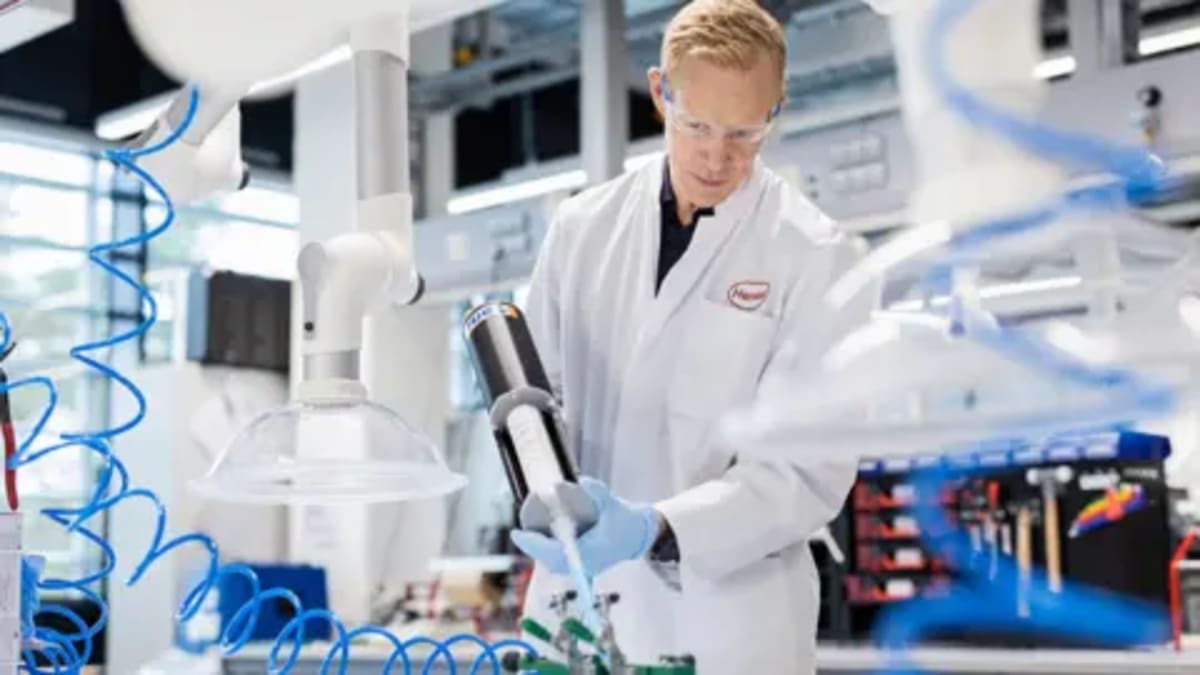 German Firms Ditch Glue to Make Paper Recycling Better - Image 3