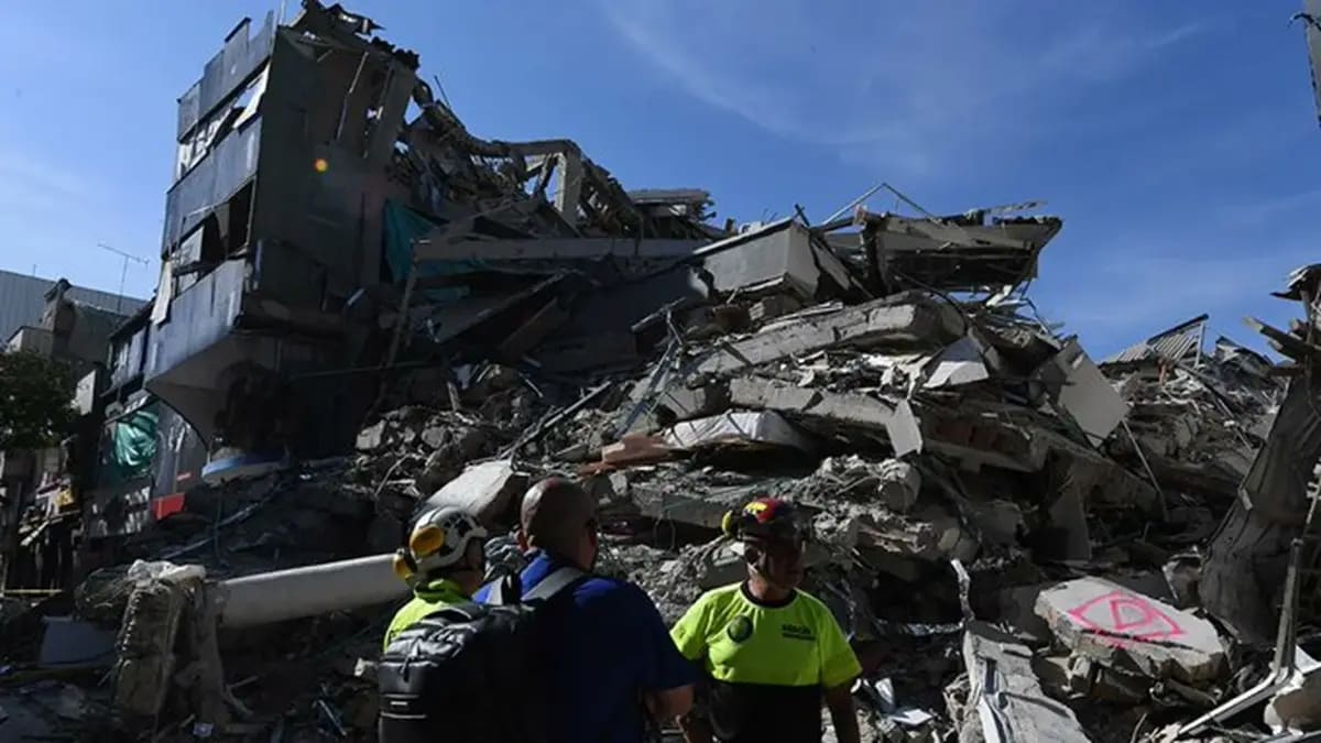 Cali Rescuers Save 87 Lives After Colombia Earthquake - Image 4