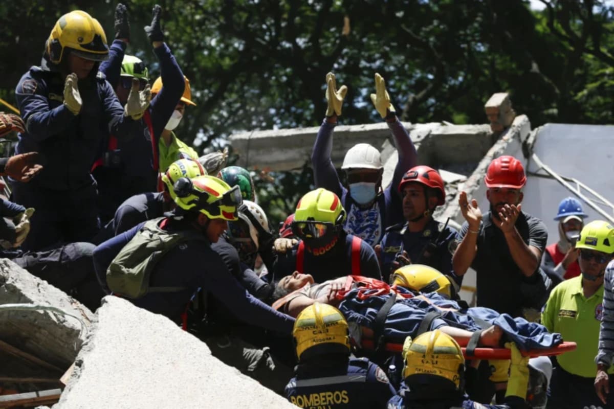 Cali Rescuers Save 87 Lives After Colombia Earthquake - Image 2