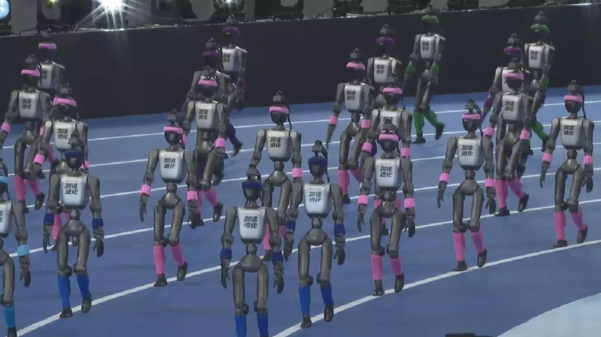 2,000 Robots Compete in World Humanoid Games in Beijing - Image 3