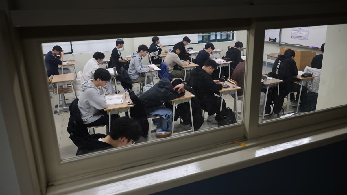 Samsung and SK Hynix Guarantee Jobs to University Grads