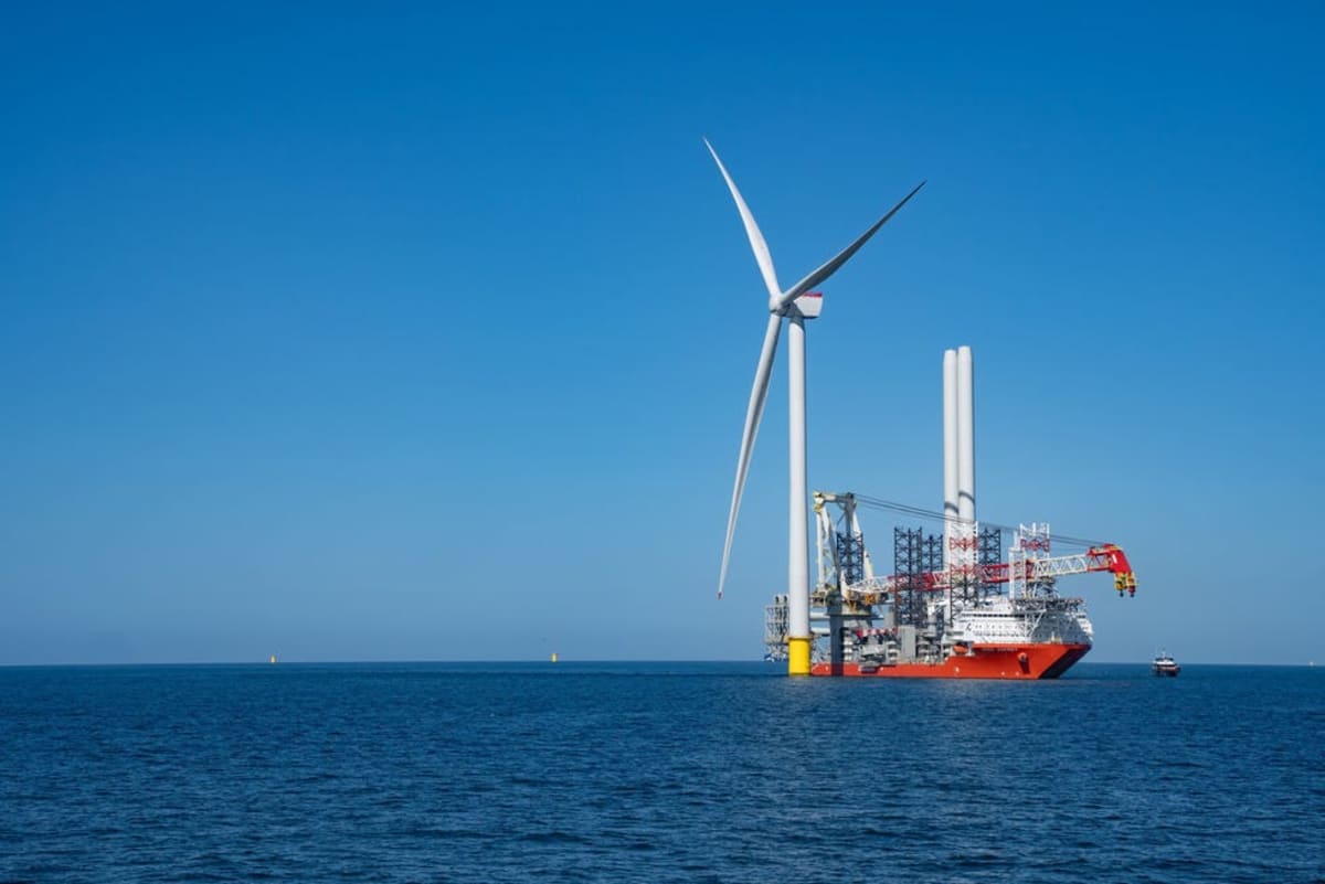 UK Installs Record 115-Meter Offshore Wind Turbine Blades - Image 2