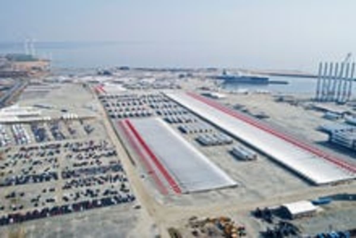 UK Installs Record 115-Meter Offshore Wind Turbine Blades - Image 3