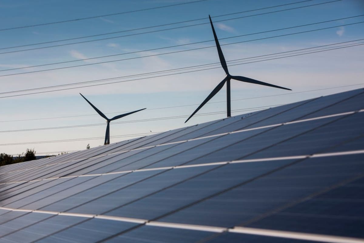 Spain's Hybrid Solar-Wind Farms Solve Power Pricing Crisis - Image 2