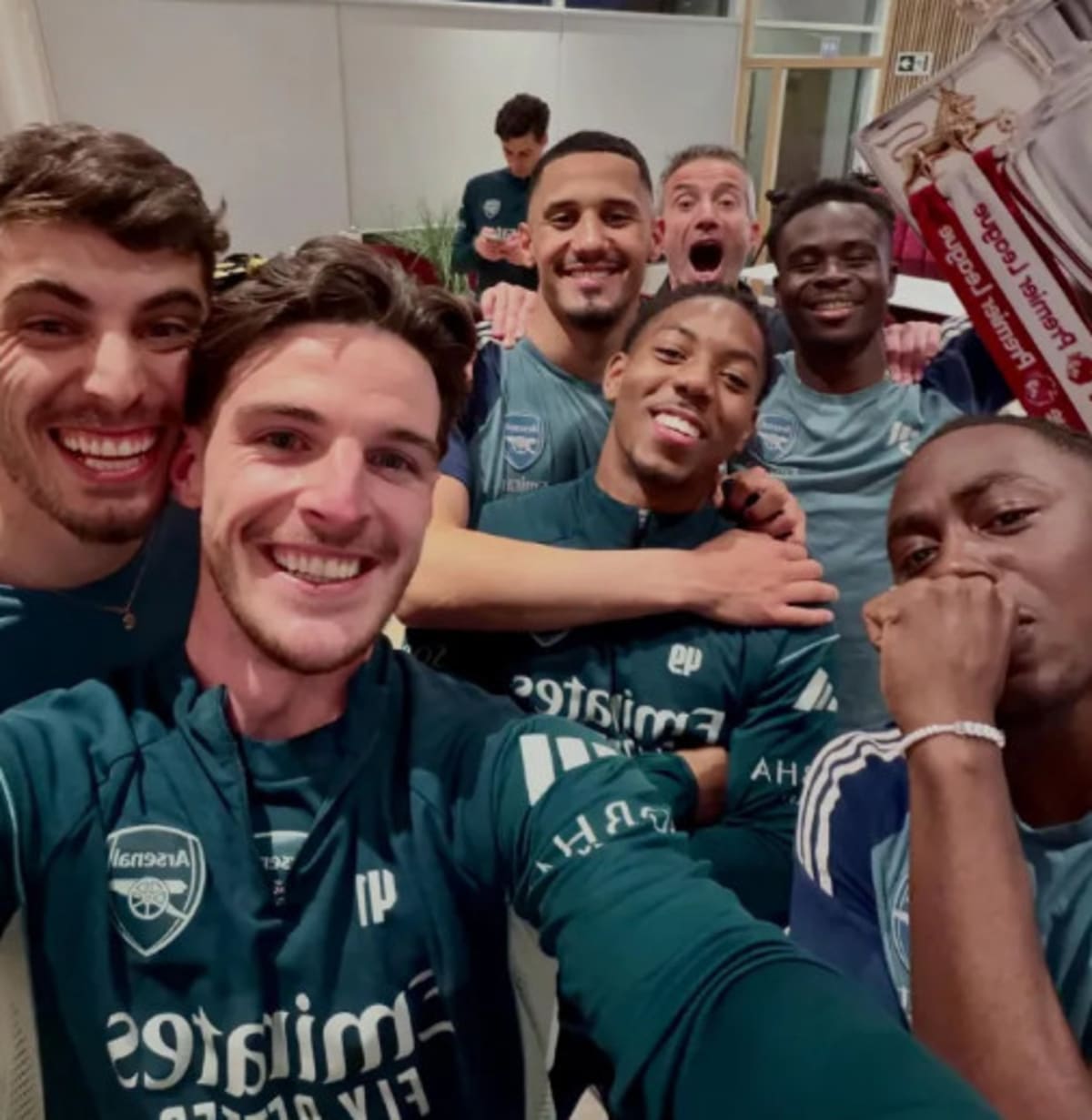 Arsenal Wins First Title in 22 Years, Players Weep with Joy - Image 2