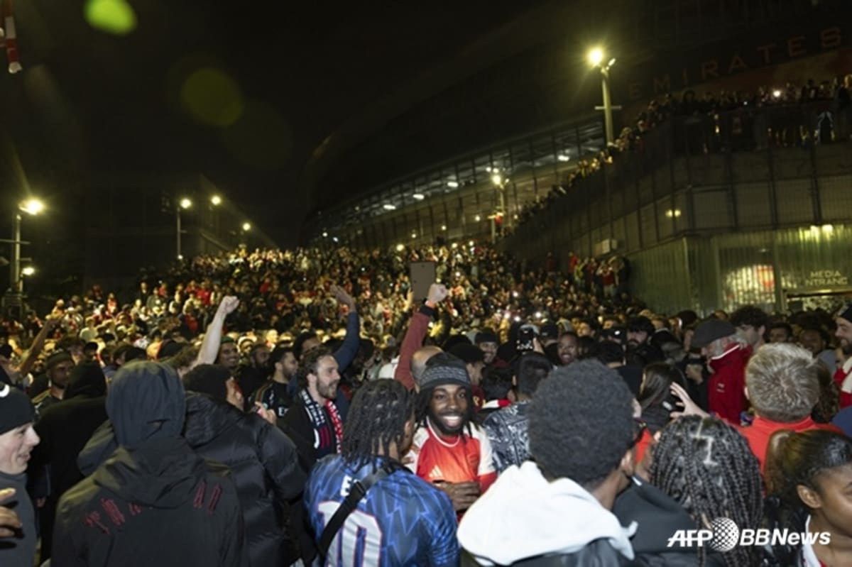 Arsenal Wins First Title in 22 Years, Players Weep with Joy - Image 5