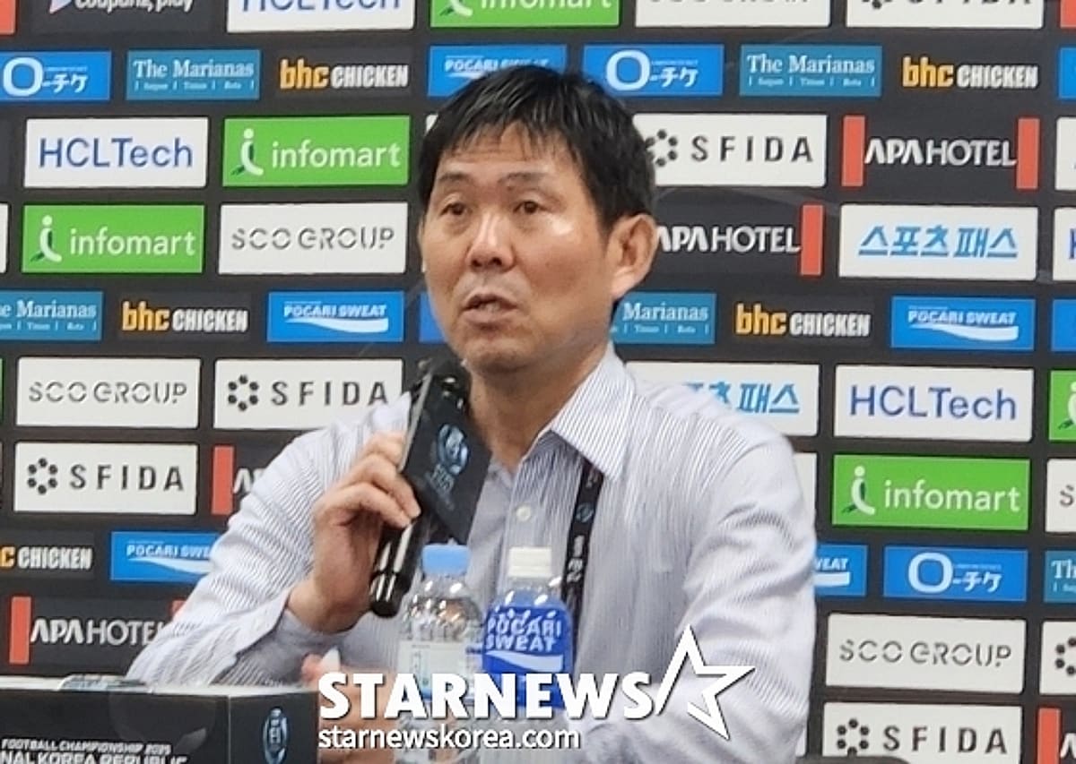 Shunsuke Nakamura in Japan national team uniform competing for ball during international match