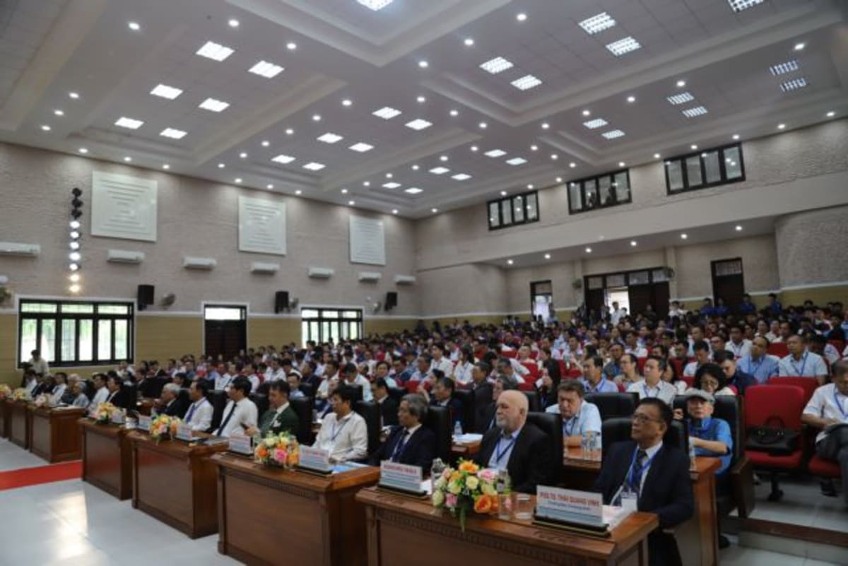 ** Vietnamese technology leaders and officials gathering at automation conference in Gia Lai Province