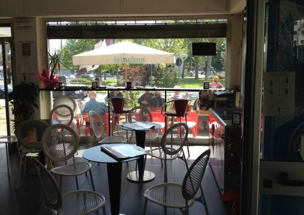 Chinese Families Save Italy's Coffee Bar Culture - Image 4