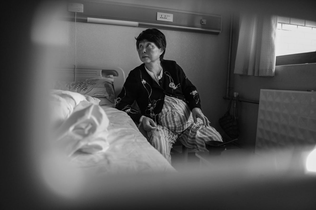Photographer Spends 15 Years With China's Oldest IVF Mom - Image 2