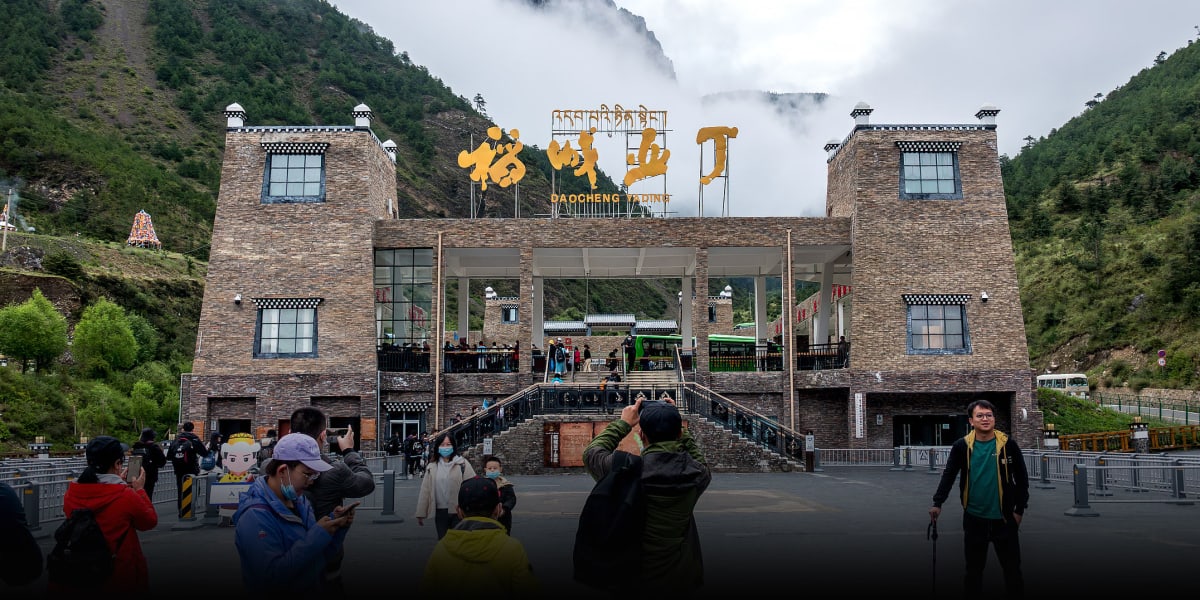 China Suspends Bus Fees After Tourist Sparks Policy Review
