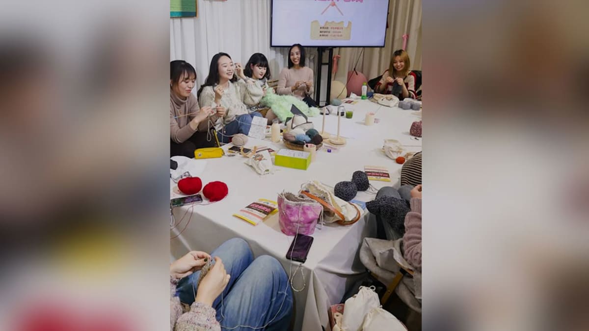 Young Chinese Rediscover Joy Through Yarn and Community - Image 2