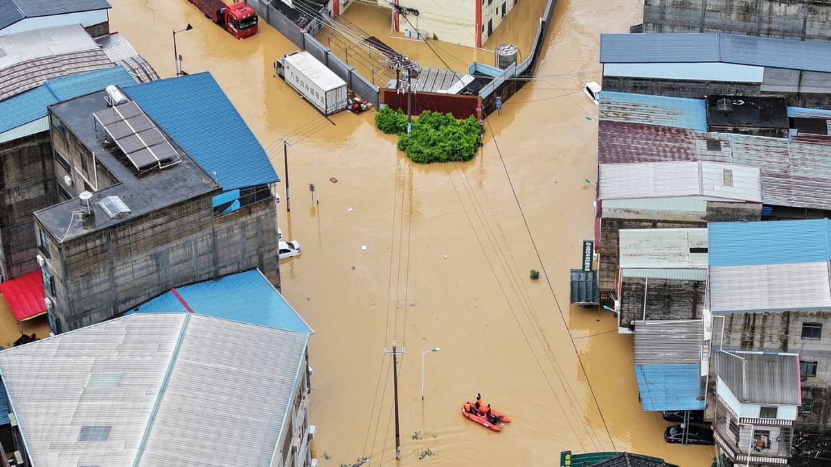 Railway Worker Dies Bringing Aid to Flood-Cut Villages - Image 3