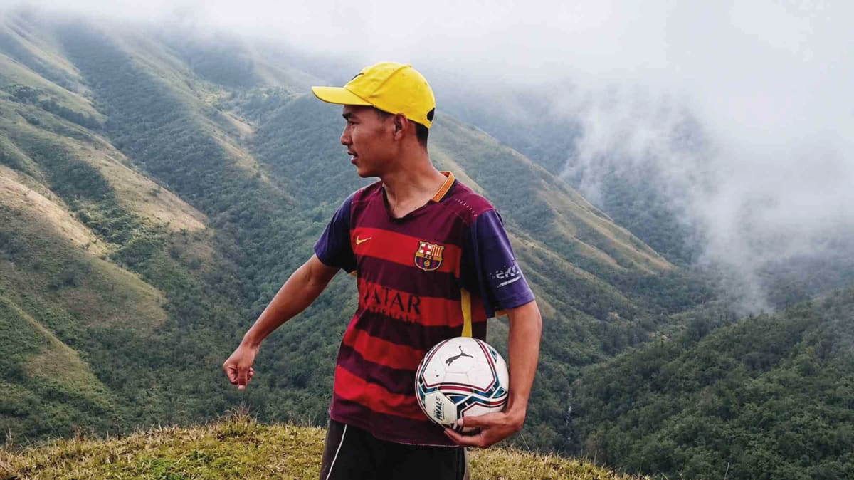 Soccer Star Returns to Remote Village to Coach Yi Children - Image 4