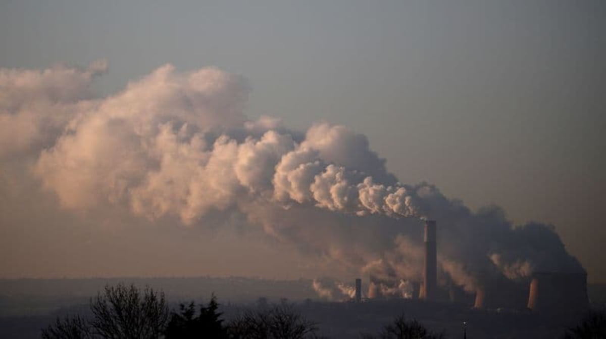 UK Cuts Emissions 54% Since 1990 as Coal Era Ends
