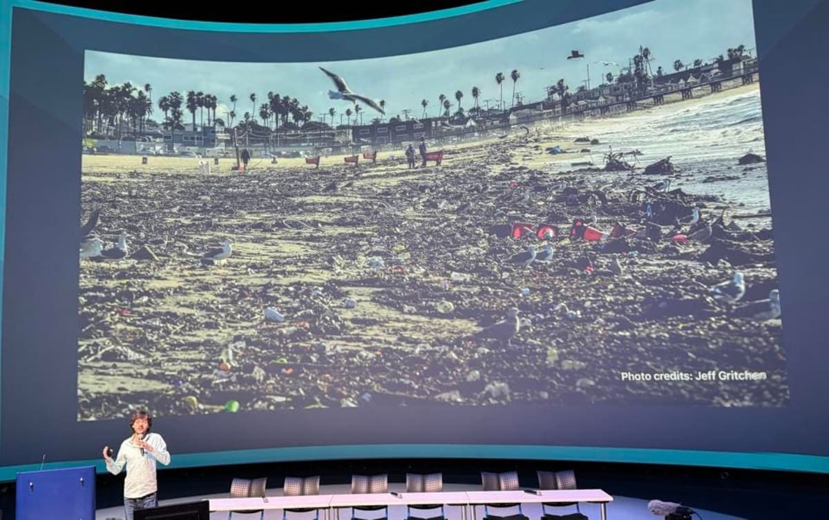 LA's Solar Barge Catches 386,000 Pounds of River Trash - Image 4