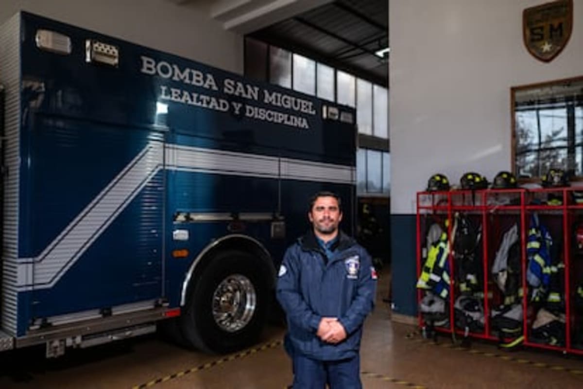 Chilean Firefighter Helps Save Man Trapped 8 Days - Image 4