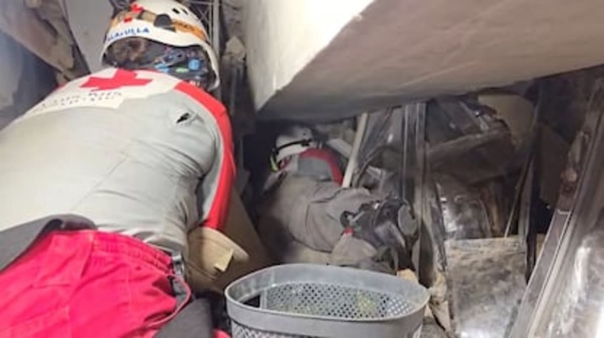 Chilean Firefighter Helps Save Man Trapped 8 Days - Image 5