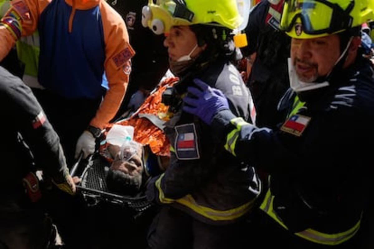Chilean Firefighter Helps Save Man Trapped 8 Days - Image 3