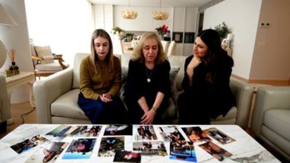 Volcano Survivor Removes Mask After 3 Years of Recovery - Image 3