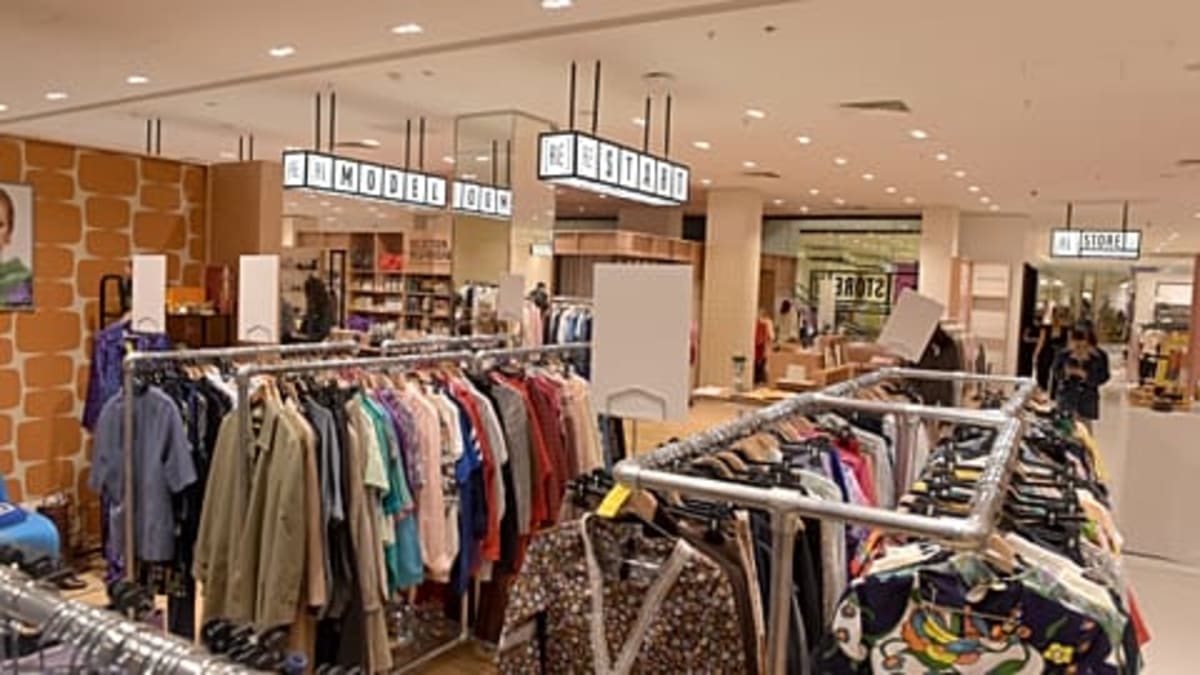 French Nonprofit Saves 9,000+ Sneakers from Landfills - Image 5